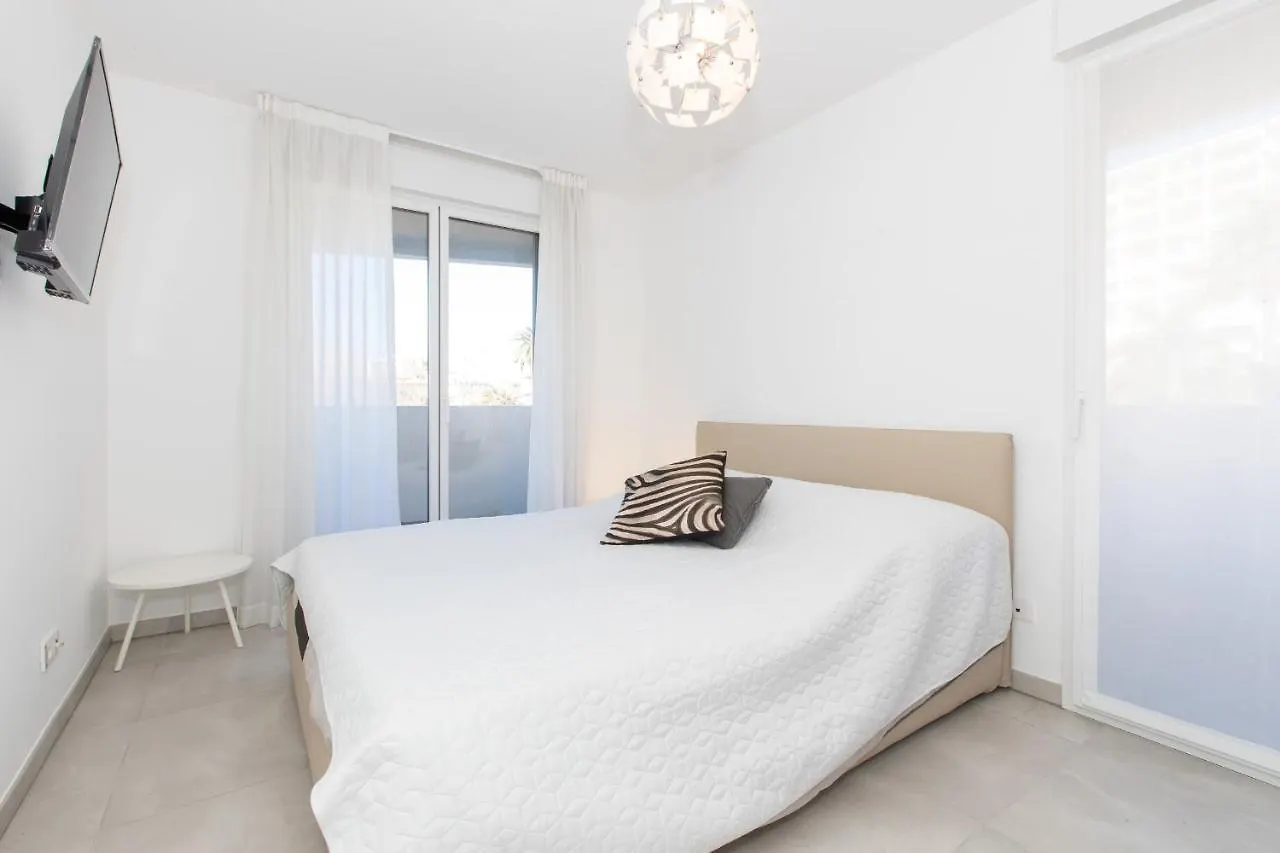 Renovated 2-Br Apartment With Terrace And Pool Cannes