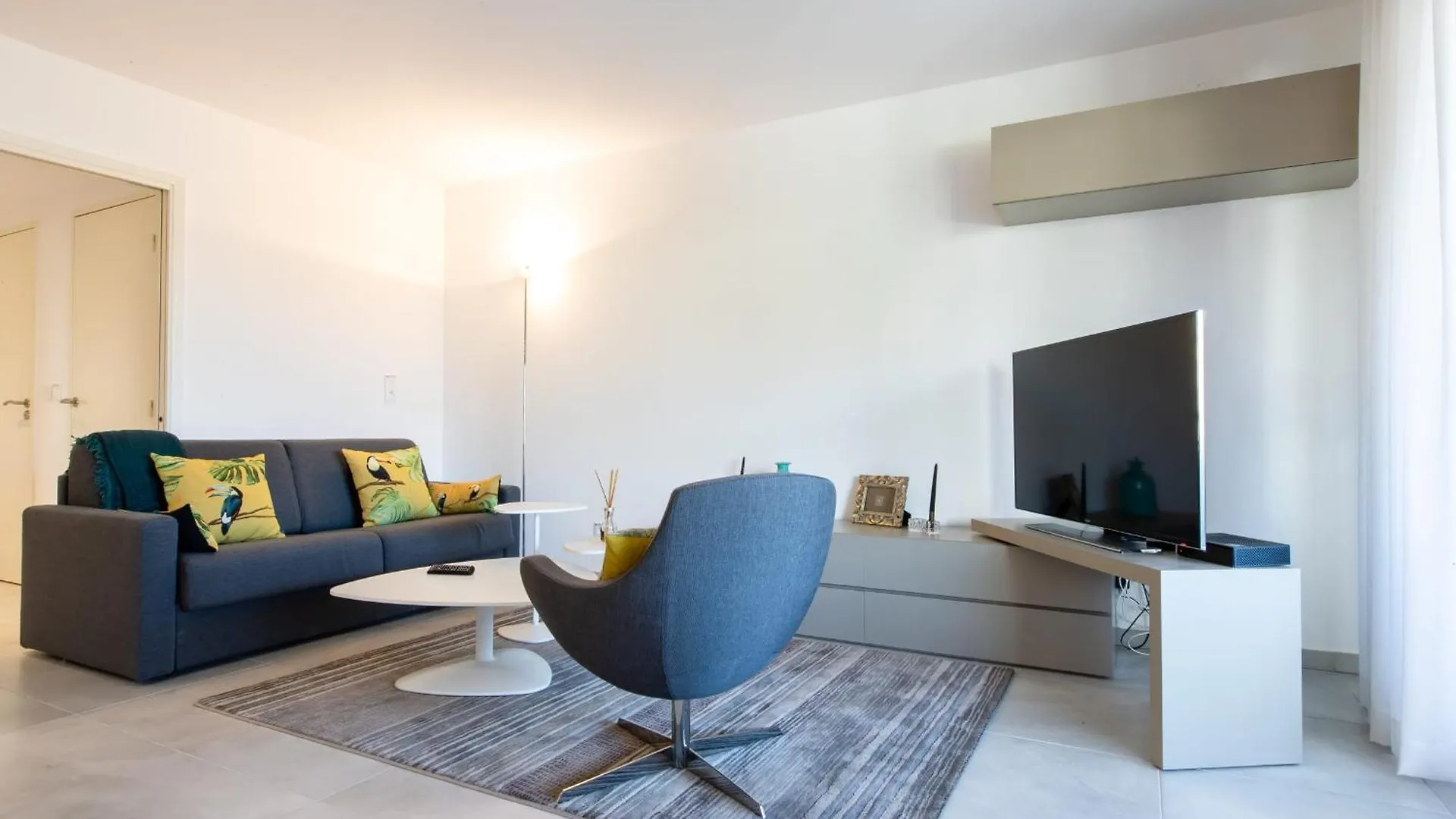 Renovated 2-Br Apartment With Terrace And Pool Cannes France