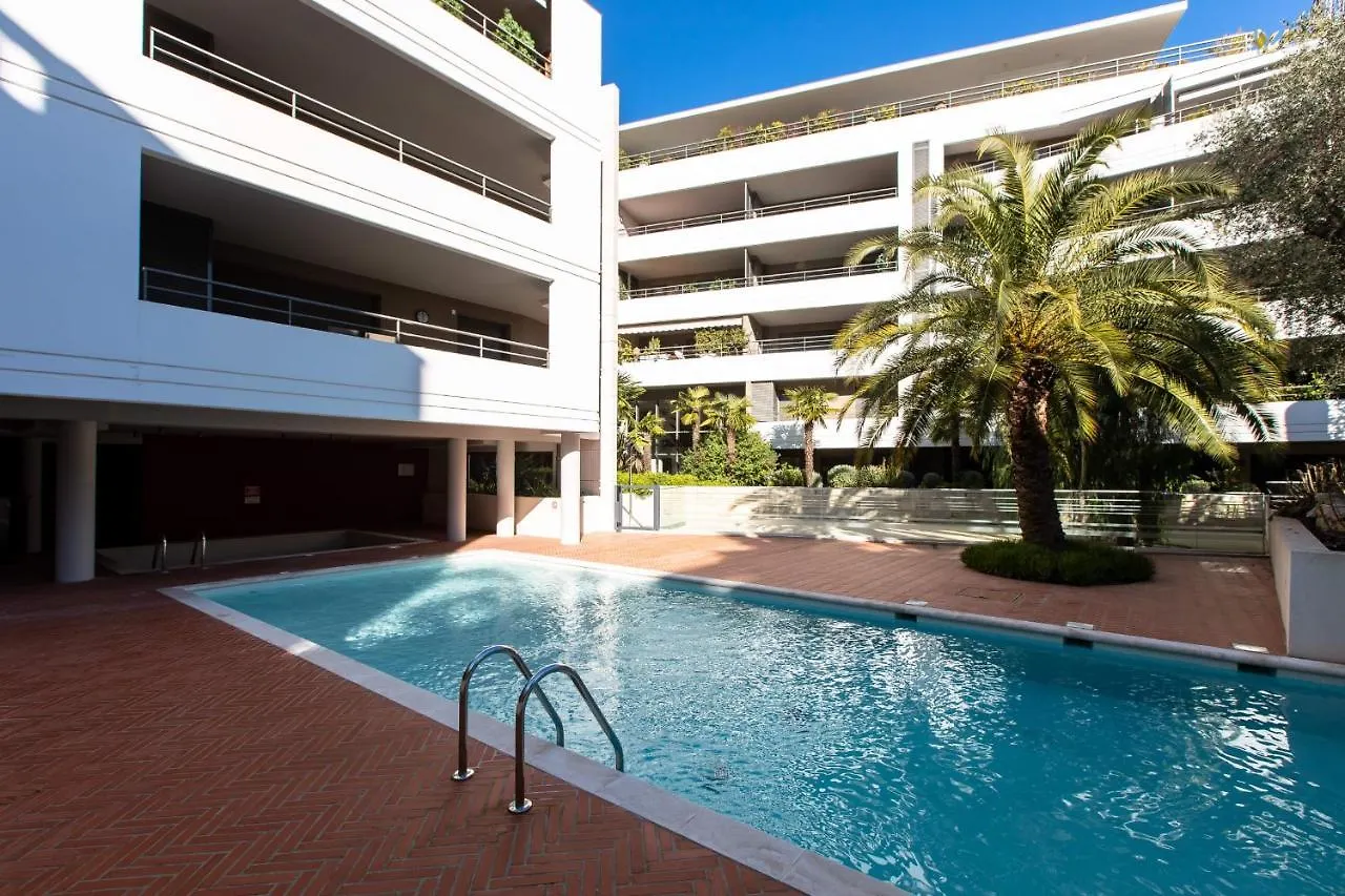Renovated 2-Br Apartment With Terrace And Pool Cannes
