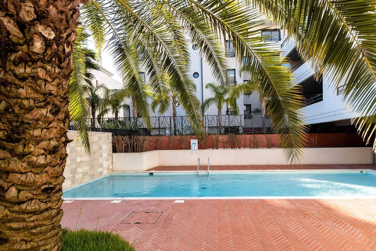 Renovated 2-Br Apartment With Terrace And Pool Cannes