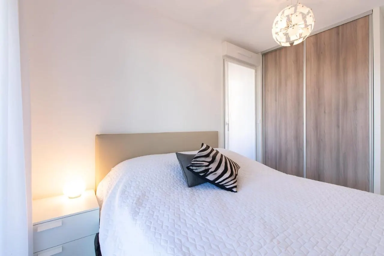 Renovated 2-Br Apartment With Terrace And Pool Cannes