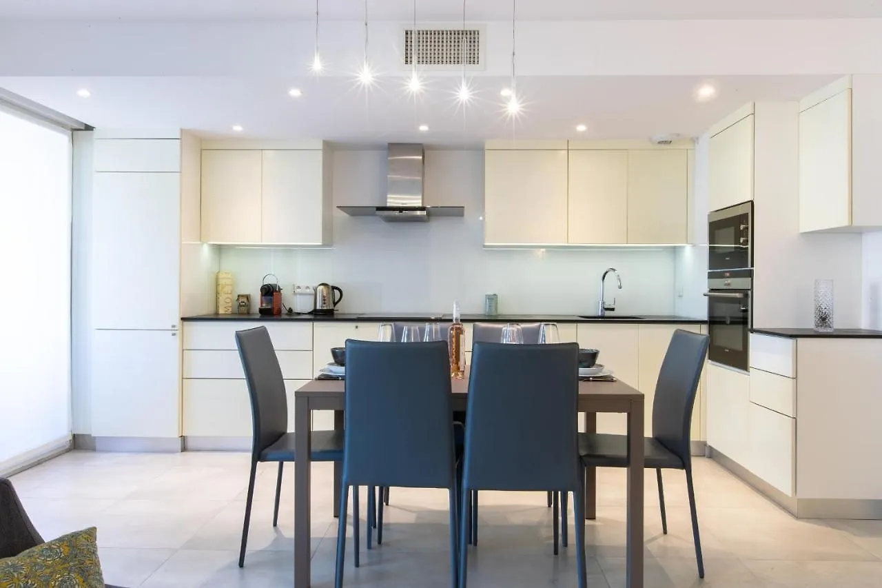 Renovated 2-Br Apartment With Terrace And Pool Cannes Francia