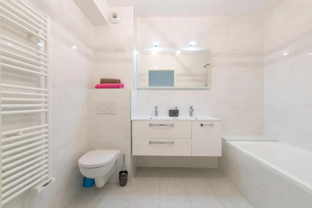 Renovated 2-Br Apartment With Terrace And Pool Cannes