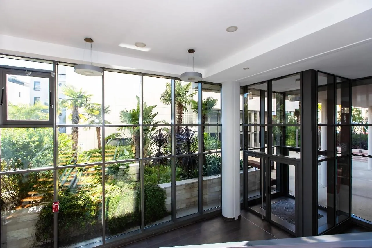 Renovated 2-Br Apartment With Terrace And Pool Cannes Francia