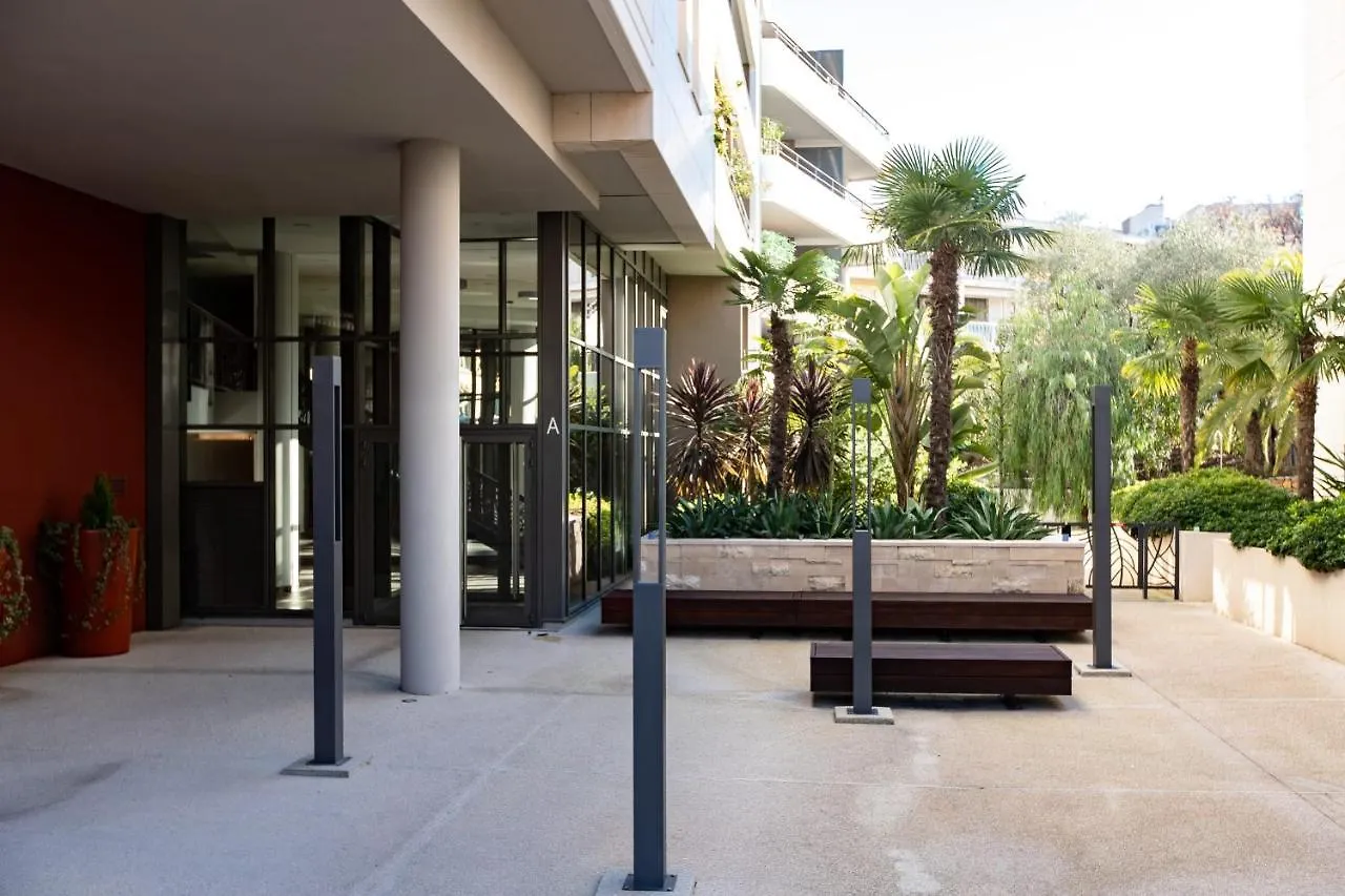 Renovated 2-Br Apartment With Terrace And Pool Cannes