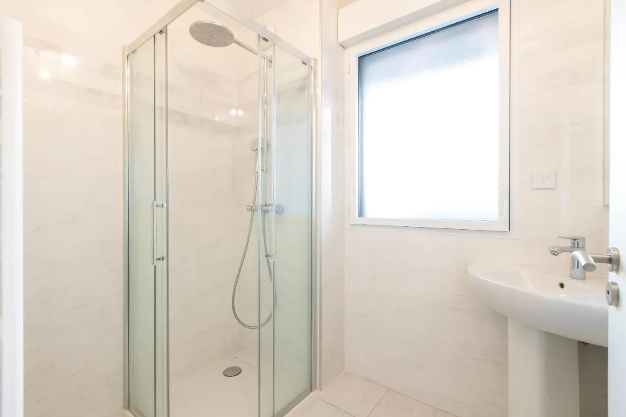 Renovated 2-Br Apartment With Terrace And Pool Cannes Francia